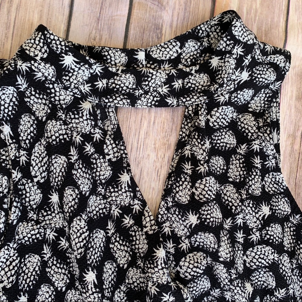 Black and White Pineapple Print Sleeveless Keyhole Romper